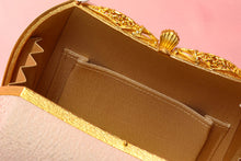 画像をギャラリービューアに読み込む, 梅 刺繍入り バッグ ピンク 縮緬 和装用 衿秀 着物 振袖 成人式 十三参り 結婚式 卒業式 訪問着 付下げ 無地 小紋 高級 上質 フォーマル 単品 大人 女性 新品 着物用バッグ 和装用 和服 和装小物 お出掛け 茶席 お茶会 鞄 和装用バッグ きもの用バッグ 着物用バッグ