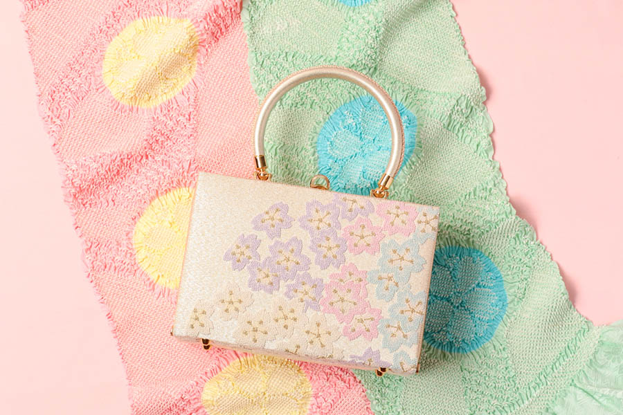 相良刺繍 さくら 桜 バッグ 綴れ 和装用 衿秀 コンパクト 着物 振袖 成人式 十三参り 結婚式 卒業式 訪問着 高級 上質 フォーマル 単品 大人  女性 新品 着物用バッグ 和装用 和服 和装小物 お出掛け 茶席 お茶会 鞄 和装用バッグ きもの用バッグ 着物用バッグ