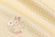 画像をギャラリービューアに読み込む, 地紋 卵色 黄色 花丸模様 刺繍 反物 正絹 未仕立て 着物 フルオーダー 小紋 しゃれ着 お洒落 街着 跳び柄 袷 単衣 仕立て 誂え 女性 大人 レディース 着物初心者 着付け 名古屋帯 半幅帯 帯付け 和服 和装 入学式 卒業式 カジュアル お出かけ着