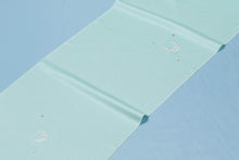 画像をギャラリービューアに読み込む, 地紋 空色 青 花丸模様 刺繍 反物 正絹 未仕立て 着物 フルオーダー 小紋 しゃれ着 お洒落 街着 跳び柄 袷 単衣 仕立て 誂え 女性 大人 レディース 着物初心者 着付け 和服 和装 名古屋帯 半幅帯 帯付け 入学式 卒業式 カジュアル お出かけ着