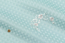 画像をギャラリービューアに読み込む, 地紋 空色 青 花丸模様 刺繍 反物 正絹 未仕立て 着物 フルオーダー 小紋 しゃれ着 お洒落 街着 跳び柄 袷 単衣 仕立て 誂え 女性 大人 レディース 着物初心者 着付け 和服 和装 名古屋帯 半幅帯 帯付け 入学式 卒業式 カジュアル お出かけ着