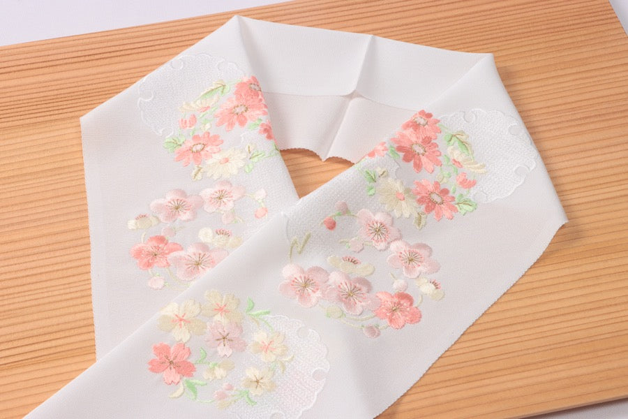 花柄刺繍の半衿 - 着物・浴衣