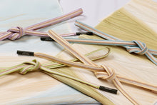 画像をギャラリービューアに読み込む, かわり織り 帯揚げ 正絹 金糸 青 ピンク ぼかし モダン 和小物さくら 着物 帯揚 名古屋帯 袋帯 帯揚げ おしゃれ コーディネート 袷 単衣 付け下げ 訪問着 和服 和装 着付け小物 帯あげ 和装小物 結婚式 入学式 卒業式 色無地 色留 フォーマル 無地 小紋