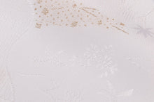 画像をギャラリービューアに読み込む, 留袖用 帯揚げ 白 引き寄せ模様 金通し 上質 正絹100% 京都 和装小物 加藤萬 着物 袋帯 留袖 白 黒留袖 結婚式 フォーマル 正絹 結婚式用 通年 白い帯揚げ 単品 花嫁 母 礼装用 白地 色留袖 色留