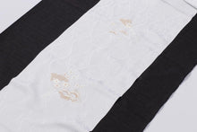 画像をギャラリービューアに読み込む, 留袖用 帯揚げ 白 黄変防止 唐織生地 地紋 刺しゅう 丹後ちりめん 上質 正絹100% 衿秀 刺繍 着物 袋帯 留袖 白 黒留袖 結婚式 フォーマル 正絹 結婚式用 通年 白い帯揚げ 単品 花嫁 母 礼装用 白地 ネオクラッセ加工シルク 色留袖 色留