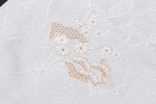 画像をギャラリービューアに読み込む, 留袖用 帯揚げ 白 黄変防止 唐織生地 地紋 刺しゅう 丹後ちりめん 上質 正絹100% 衿秀 刺繍 着物 袋帯 留袖 白 黒留袖 結婚式 フォーマル 正絹 結婚式用 通年 白い帯揚げ 単品 花嫁 母 礼装用 白地 ネオクラッセ加工シルク 色留袖 色留