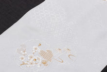 画像をギャラリービューアに読み込む, 留袖用 帯揚げ 白 黄変防止 唐織生地 地紋 刺しゅう 丹後ちりめん 上質 正絹100% 衿秀 刺繍 着物 袋帯 留袖 白 黒留袖 結婚式 フォーマル 正絹 結婚式用 通年 白い帯揚げ 単品 花嫁 母 礼装用 白地 ネオクラッセ加工シルク 色留袖 色留