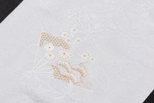 画像をギャラリービューアに読み込む, 留袖用 帯揚げ 白 黄変防止 唐織生地 地紋 刺しゅう 丹後ちりめん 上質 正絹100% 衿秀 刺繍 着物 袋帯 留袖 白 黒留袖 結婚式 フォーマル 正絹 結婚式用 通年 白い帯揚げ 単品 花嫁 母 礼装用 白地 ネオクラッセ加工シルク 色留袖 色留