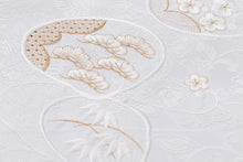 画像をギャラリービューアに読み込む, 留袖用 帯揚げ 白 黄変防止 唐織生地 地紋 刺しゅう 丹後ちりめん 上質 正絹100% 衿秀 刺繍 着物 袋帯 留袖 白 黒留袖 結婚式 フォーマル 正絹 結婚式用 通年 白い帯揚げ 単品 花嫁 母 礼装用 白地 ネオクラッセ加工シルク 色留袖 色留