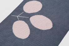 画像をギャラリービューアに読み込む, 萩 夏 帯揚げ 正絹 藍色 紺 加藤萬 みふじ きもの 夏用 夏着物 上質 単衣 帯あげ 染 名古屋帯 フォーマル 和装小物 帯あげ 夏物 着付け小物 紗 絽 お稽古 夏祭り 夏支度 訪問着 付下げ 無地 小紋 紬 浴衣 カジュアル ゆかた 浴衣 夏用帯揚げ