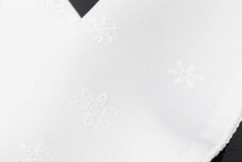 画像をギャラリービューアに読み込む, 正絹半衿 雪の結晶 地紋入り 白無地 半衿 半襟 絹 生地 肌ざわり 衿元 綺麗 半襟 半衿 おしゃれ 普段 お出掛け 高級 長襦袢 着物 きもの 女性 和服 和装小物 着付け小物 フォーマル カジュアル 可愛い 衿 襟 木綿 訪問着 付下げ 小紋 紬 無地