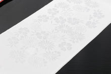 画像をギャラリービューアに読み込む, 正絹半衿 花 地紋入り白無地 加藤萬 半衿 半襟 絹 生地 肌ざわり 衿元 綺麗 半襟 半衿 おしゃれ 普段 お出掛け 高級 長襦袢 着物 きもの 女性 和服 和装小物 着付け小物 フォーマル カジュアル 可愛い 衿 襟 木綿 訪問着 付下げ 小紋 紬 無地 礼装