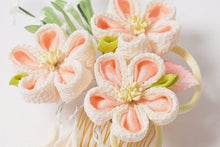 画像をギャラリービューアに読み込む, 花咲く つまみかんざし ピンク つまみ細工 簪 セット 縮緬 絞り 花しおり つまみ簪 かんざし 袴 振袖 十三参り 卒業式 成人式 ママ振り 髪飾り 着物 結婚式 和装 髪 かんざし 和服 浴衣 髪飾り かんざし 簪 高級 和装用 着物 訪問着 小紋 フォーマル ヘアアクセサリー