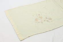 画像をギャラリービューアに読み込む, 刺繍 襟巻き 着物 ショール 正絹 縮緬 和装 和装小物 マフラー 着物 晴れ着 和服 柔らか 衿秀 あたたかい 小紋 付下げ 振袖 成人式 和風 ストール 可愛い お茶 観劇 フォーマル ピンク ちりめん 生地 和柄 ショール 大判 カジュアル