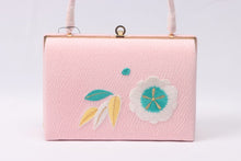 画像をギャラリービューアに読み込む, 着物 バッグ 和装 和小物さくら 縮緬 刺繍 梅 竹 刺しゅう ピンク 可愛い 和装バッグ 結婚式 訪問着 高級 上質 フォーマル 単品 大人 女性 新品 和装用 着物用バッグ 振袖 訪問着 付け下げ 小物入れ 鞄 着物に合わせるバッグ 和装用バック