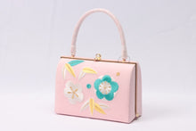 画像をギャラリービューアに読み込む, 着物 バッグ 和装 和小物さくら 縮緬 刺繍 梅 竹 刺しゅう ピンク 可愛い 和装バッグ 結婚式 訪問着 高級 上質 フォーマル 単品 大人 女性 新品 和装用 着物用バッグ 振袖 訪問着 付け下げ 小物入れ 鞄 着物に合わせるバッグ 和装用バック
