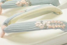 画像をギャラリービューアに読み込む, 夏草履 楊柳の生地 刺繍 ブルー 鼻緒草履 衿秀 着物 草履 ぞうり 和服 刺繍 和装 小紋 紬 普段 フォーマル 七五三 お茶会 成人式 振袖 卒業式 結婚式 訪問着 付下げ 草履 履き 女性 レディース 普段 履き レディース 鼻緒 草履 女性 痛くない 単品 カジュアル