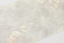 画像をギャラリービューアに読み込む, ぬれ描き友禅 着物 正絹 反物 未仕立て 小紋 葉っぱ お花 グレー しゃれ着 お洒落 街着 袷 単衣 フルオーダー 仕立て 誂え 着物初心者 着付け カジュアル 着物女子 練習 和装 和服 着付け小物 和装小物 袋帯 名古屋帯 帯付け