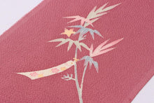 画像をギャラリービューアに読み込む, 加賀友禅 正絹半衿 笹短冊 七夕 手書き 夏 縮緬 濃いピンク 正絹 絹 半衿 本加賀友禅 作家 落款 ちりめん 着物 付下げ 小紋 無地 紬 着物全般 普段 お稽古 衿元 綺麗 半襟 おしゃれ 大人 長襦袢 女性 和服 和装小物 着付け小物 カジュアル 可愛い 衿 襟
