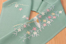 画像をギャラリービューアに読み込む, 加賀友禅 正絹半衿 柳に傘 手書き 縮緬 緑 正絹 絹 半衿 本加賀友禅 作家 落款 ちりめん 着物 付下げ 小紋 無地 紬 着物全般 普段 お稽古 衿元 綺麗 半襟 おしゃれ 大人 長襦袢 女性 和服 和装小物 着付け小物 カジュアル 可愛い 衿 襟