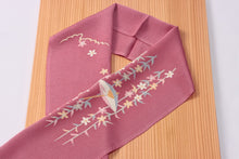 画像をギャラリービューアに読み込む, 加賀友禅 正絹半衿 柳に傘 縮緬 手書き 濃いピンク 正絹 絹 半衿 本加賀友禅 作家 落款 ちりめん 着物 付下げ 小紋 無地 紬 着物全般 普段 お稽古 衿元 綺麗 半襟 おしゃれ 大人 長襦袢 女性 和服 和装小物 着付け小物 カジュアル 可愛い 衿 襟