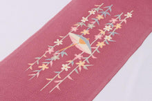 画像をギャラリービューアに読み込む, 加賀友禅 正絹半衿 柳に傘 縮緬 手書き 濃いピンク 正絹 絹 半衿 本加賀友禅 作家 落款 ちりめん 着物 付下げ 小紋 無地 紬 着物全般 普段 お稽古 衿元 綺麗 半襟 おしゃれ 大人 長襦袢 女性 和服 和装小物 着付け小物 カジュアル 可愛い 衿 襟