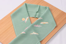 画像をギャラリービューアに読み込む, 加賀友禅 正絹半衿 松 手書き 縮緬 緑 正絹 絹 半衿 本加賀友禅 作家 落款 ちりめん 着物 付下げ 小紋 無地 紬 着物全般 普段 お稽古 衿元 綺麗 半襟 おしゃれ 大人 長襦袢 女性 和服 和装小物 着付け小物 カジュアル 可愛い 衿 襟