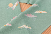 画像をギャラリービューアに読み込む, 加賀友禅 正絹半衿 松 手書き 縮緬 緑 正絹 絹 半衿 本加賀友禅 作家 落款 ちりめん 着物 付下げ 小紋 無地 紬 着物全般 普段 お稽古 衿元 綺麗 半襟 おしゃれ 大人 長襦袢 女性 和服 和装小物 着付け小物 カジュアル 可愛い 衿 襟