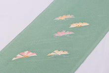 画像をギャラリービューアに読み込む, 加賀友禅 正絹半衿 松 手書き 縮緬 緑 正絹 絹 半衿 本加賀友禅 作家 落款 ちりめん 着物 付下げ 小紋 無地 紬 着物全般 普段 お稽古 衿元 綺麗 半襟 おしゃれ 大人 長襦袢 女性 和服 和装小物 着付け小物 カジュアル 可愛い 衿 襟