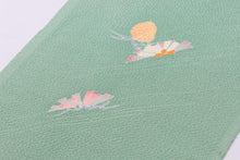 画像をギャラリービューアに読み込む, 加賀友禅 正絹半衿 松 手書き 縮緬 緑 正絹 絹 半衿 本加賀友禅 作家 落款 ちりめん 着物 付下げ 小紋 無地 紬 着物全般 普段 お稽古 衿元 綺麗 半襟 おしゃれ 大人 長襦袢 女性 和服 和装小物 着付け小物 カジュアル 可愛い 衿 襟