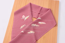 画像をギャラリービューアに読み込む, 加賀友禅 正絹半衿 松 手書き 縮緬 濃いピンク 正絹 絹 半衿 本加賀友禅 作家 落款 ちりめん 着物 付下げ 小紋 無地 紬 着物全般 普段 お稽古 衿元 綺麗 半襟 おしゃれ 大人 長襦袢 女性 和服 和装小物 着付け小物 カジュアル 可愛い 衿 襟