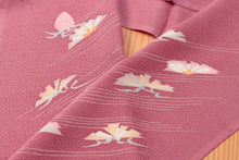 画像をギャラリービューアに読み込む, 加賀友禅 正絹半衿 松 手書き 縮緬 濃いピンク 正絹 絹 半衿 本加賀友禅 作家 落款 ちりめん 着物 付下げ 小紋 無地 紬 着物全般 普段 お稽古 衿元 綺麗 半襟 おしゃれ 大人 長襦袢 女性 和服 和装小物 着付け小物 カジュアル 可愛い 衿 襟