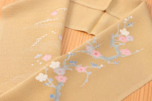 画像をギャラリービューアに読み込む, 加賀友禅 正絹半衿 波に梅 手書き 縮緬 黄色 正絹 絹 半衿 本加賀友禅 作家 落款 ちりめん 着物 付下げ 小紋 無地 紬 着物全般 普段 お稽古 衿元 綺麗 半襟 おしゃれ 大人 長襦袢 女性 和服 和装小物 着付け小物 カジュアル 可愛い 衿 襟