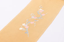 画像をギャラリービューアに読み込む, 加賀友禅 正絹半衿 波に梅 手書き 縮緬 黄色 正絹 絹 半衿 本加賀友禅 作家 落款 ちりめん 着物 付下げ 小紋 無地 紬 着物全般 普段 お稽古 衿元 綺麗 半襟 おしゃれ 大人 長襦袢 女性 和服 和装小物 着付け小物 カジュアル 可愛い 衿 襟