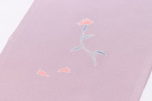 画像をギャラリービューアに読み込む, 加賀友禅 正絹半衿 花 手書き 縮緬 ピンク 紫 正絹 絹 半衿 本加賀友禅 作家 落款 ちりめん 着物 付下げ 小紋 無地 紬 着物全般 普段 お稽古 衿元 綺麗 半襟 おしゃれ 大人 長襦袢 女性 和服 和装小物 着付け小物 カジュアル 可愛い 衿 襟