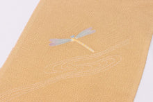 画像をギャラリービューアに読み込む, 加賀友禅 正絹半衿 とんぼ 秋 手書き 縮緬 黄色 橙 正絹 絹 半衿 本加賀友禅 作家 落款 ちりめん 着物 付下げ 小紋 無地 紬 着物全般 普段 お稽古 衿元 綺麗 半襟 おしゃれ 大人 長襦袢 女性 和服 和装小物 着付け小物 カジュアル 可愛い 衿 襟