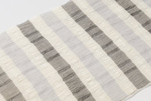 画像をギャラリービューアに読み込む, 夏 名古屋帯 夏帯 反物 小地谷縮 麻 未仕立て 樋口隆司 縞 夏用 帯 名古屋帯 九寸名古屋帯 夏物 着物 盛夏 カジュアル 和服 和装 和装小物 着付け 小物 夏の帯 夏の着物 涼しい 涼しげ お洒落 女性用 盛夏 単衣 付下げ 小紋 無地 紬 夏の付下げ 小紋 無地 紬 麻