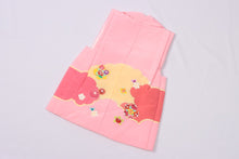 画像をギャラリービューアに読み込む, 日本製 被布コート 単品 七五三 着物 3歳 女の子 正絹 被布着 被布 初節句 衣装 絹100% 羽織り 和装 3歳 7歳 女の子 古典 正絹 きんちゃく キッズ 女の子 ガールズ 女児 七五三 日本製 衿秀 子供 初詣 桃の節句 防寒 子供 着物 正月 和服 和装 子ども用 ピンク 友禅模様