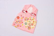 画像をギャラリービューアに読み込む, 日本製 被布コート 単品 七五三 着物 3歳 女の子 正絹 被布着 被布 初節句 衣装 絹100% 羽織り 和装 3歳 7歳 女の子 古典 正絹 きんちゃく キッズ 女の子 ガールズ 女児 七五三 日本製 衿秀 子供 初詣 桃の節句 防寒 子供 着物 正月 和服 和装 子ども用 ピンク 友禅模様