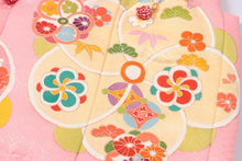 画像をギャラリービューアに読み込む, 日本製 被布コート 単品 七五三 着物 3歳 女の子 正絹 被布着 被布 初節句 衣装 絹100% 羽織り 和装 3歳 7歳 女の子 古典 正絹 きんちゃく キッズ 女の子 ガールズ 女児 七五三 日本製 衿秀 子供 初詣 桃の節句 防寒 子供 着物 正月 和服 和装 子ども用 ピンク 友禅模様