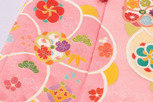 画像をギャラリービューアに読み込む, 日本製 被布コート 単品 七五三 着物 3歳 女の子 正絹 被布着 被布 初節句 衣装 絹100% 羽織り 和装 3歳 7歳 女の子 古典 正絹 きんちゃく キッズ 女の子 ガールズ 女児 七五三 日本製 衿秀 子供 初詣 桃の節句 防寒 子供 着物 正月 和服 和装 子ども用 ピンク 友禅模様