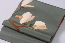 画像をギャラリービューアに読み込む, 木蓮 押し絵付き 正絹 名古屋帯 仕立て おしゃれ 茶 緑 着物 高級 縮緬 染帯 押絵 帯 柄 花柄 花 模様 カジュアル 染 紬 紅型 お洒落 おしゃれ帯 かわいい 着物 和装小物 着付け小物 小紋