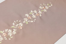 画像をギャラリービューアに読み込む, 当店オリジナル 名古屋帯 反物 正絹 塩瀬 桜の刺繍 春 ひな祭り 帯 刺しゅう 未仕立て 九寸名古屋帯 なごや帯 おしゃれ カジュアル お洒落 高級 着付け レディース 色無地 無地 きもの 着物 女性 和服 和装小物 着付け小物 無地 紬 小紋