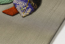 画像をギャラリービューアに読み込む, 名古屋帯 反物 正絹 しゃれ帯 椿 押絵 グレー 帯 刺しゅう 未仕立て 九寸名古屋帯 なごや帯 おしゃれ カジュアル お洒落 高級 着付け レディース 色無地 無地 きもの 着物 女性 和服 和装小物 着付け小物 無地 紬 小紋