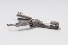 画像をギャラリービューアに読み込む, 羽織紐 正絹 飾り 男性 着物 小物 羽織り 紐 絹100% 唐組伝統工芸士 安田進 男性用 和装小物 灰色 グレー メンズ 帯 男性 用 柄 おしゃれ きもの カジュアル 男性 和装 和服 和装小物 着付け小物