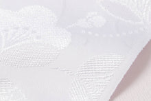 画像をギャラリービューアに読み込む, 留袖用 帯揚げ 白 地紋 丹後ちりめん 上質 正絹100% 衿秀 着物 袋帯 留袖 白 黒留袖 結婚式 フォーマル 正絹 結婚式用 通年 白い帯揚げ 単品 花嫁 母 礼装用 白地 色留袖 色留