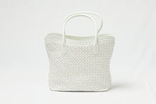 画像をギャラリービューアに読み込む, 牛皮 縮緬 バッグ 和装 洋装 着物 バッグ 白 ホワイト 衿秀 がま口バック 和服 普段用 和装用 トートバック 和装用 和服 着物初心者 お出掛け 茶席 お茶会 鞄 着物に合わせるバッグ 和装用バック カジュアル きもの用バック 着物用バック 小紋 付下げ 無地 小紋 紬