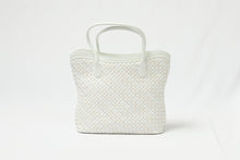 画像をギャラリービューアに読み込む, 牛皮 縮緬 バッグ 和装 洋装 着物 バッグ 白 ホワイト 衿秀 がま口バック 和服 普段用 和装用 トートバック 和装用 和服 着物初心者 お出掛け 茶席 お茶会 鞄 着物に合わせるバッグ 和装用バック カジュアル きもの用バック 着物用バック 小紋 付下げ 無地 小紋 紬