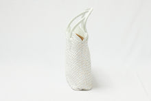 画像をギャラリービューアに読み込む, 牛皮 縮緬 バッグ 和装 洋装 着物 バッグ 白 ホワイト 衿秀 がま口バック 和服 普段用 和装用 トートバック 和装用 和服 着物初心者 お出掛け 茶席 お茶会 鞄 着物に合わせるバッグ 和装用バック カジュアル きもの用バック 着物用バック 小紋 付下げ 無地 小紋 紬