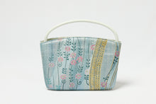 画像をギャラリービューアに読み込む, 帯地 バッグ 花柄 和装 洋装 着物 バッグ ブルー 衿秀 がま口バック 和服 普段用 和装用 トートバック 和装用 和服 着物初心者 お出掛け 茶席 お茶会 鞄 着物に合わせるバッグ 和装用バック カジュアル きもの用バック 着物用バック 小紋 付下げ 無地 小紋 紬